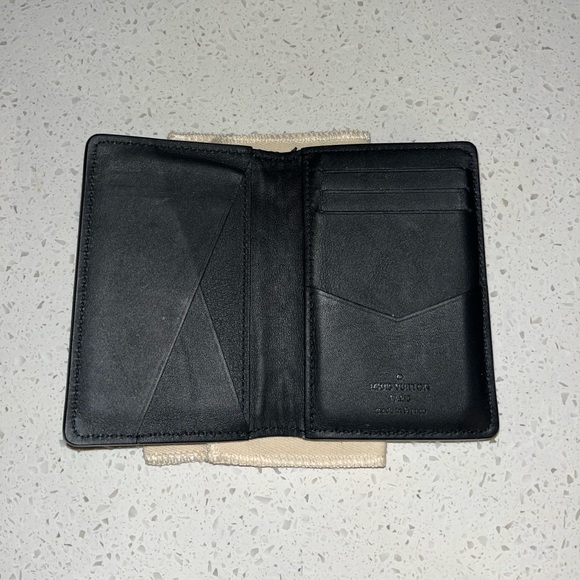 Louis Vuitton Men’s Black Wallet - Picture 4 of 6